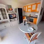 Split Apartment Apartment *